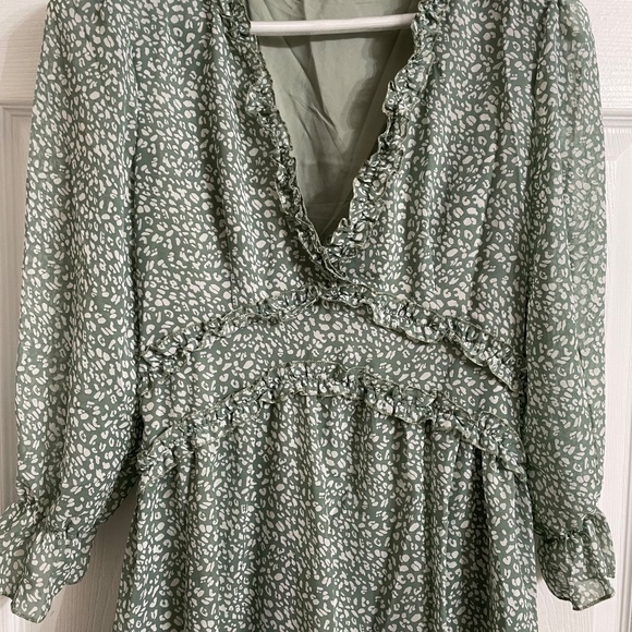 Amazon green and white ruffle dress - Picture 2 of 10